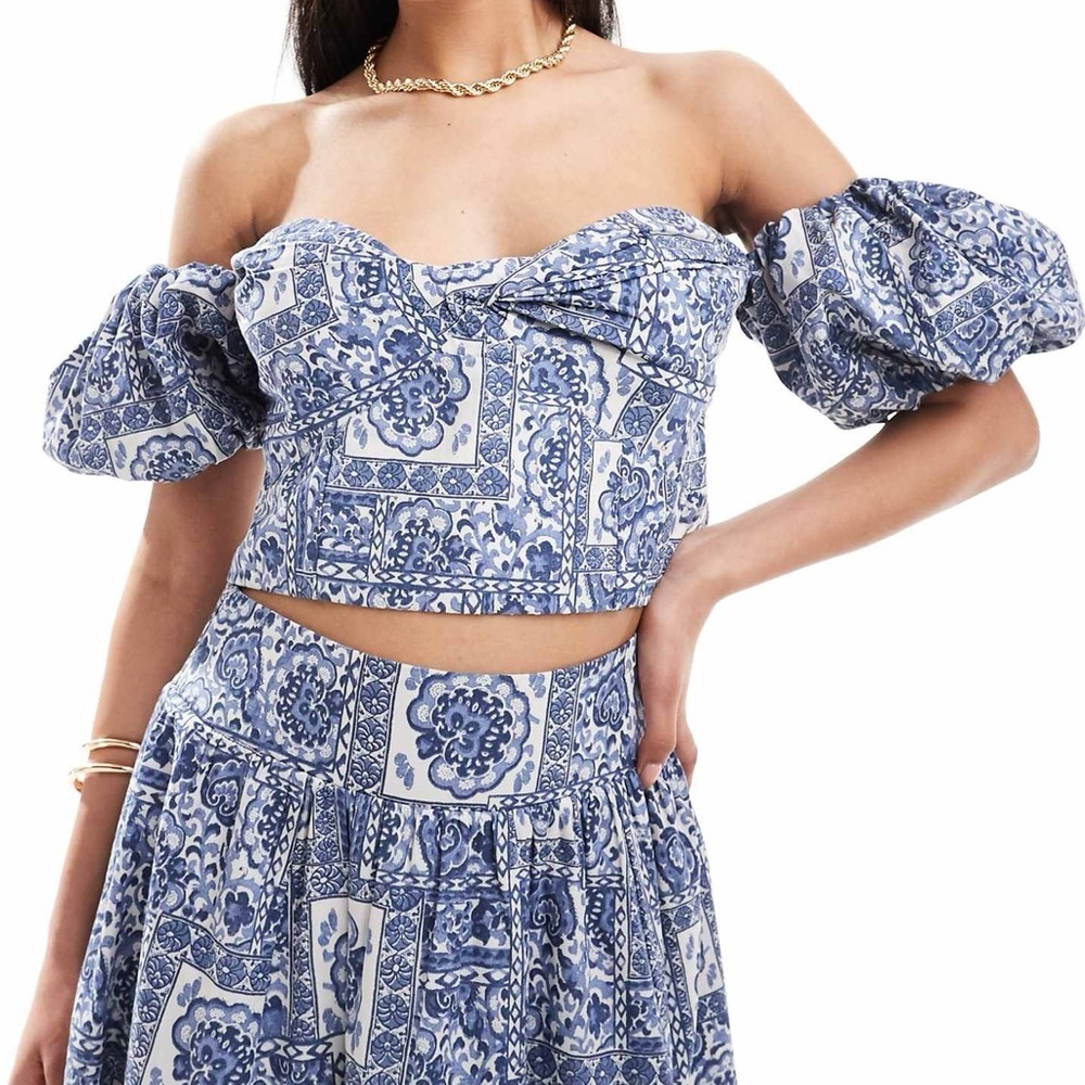 NWT Abercrombie & Fitch co-ord puff sleeve top in blue tile print, Size Large
